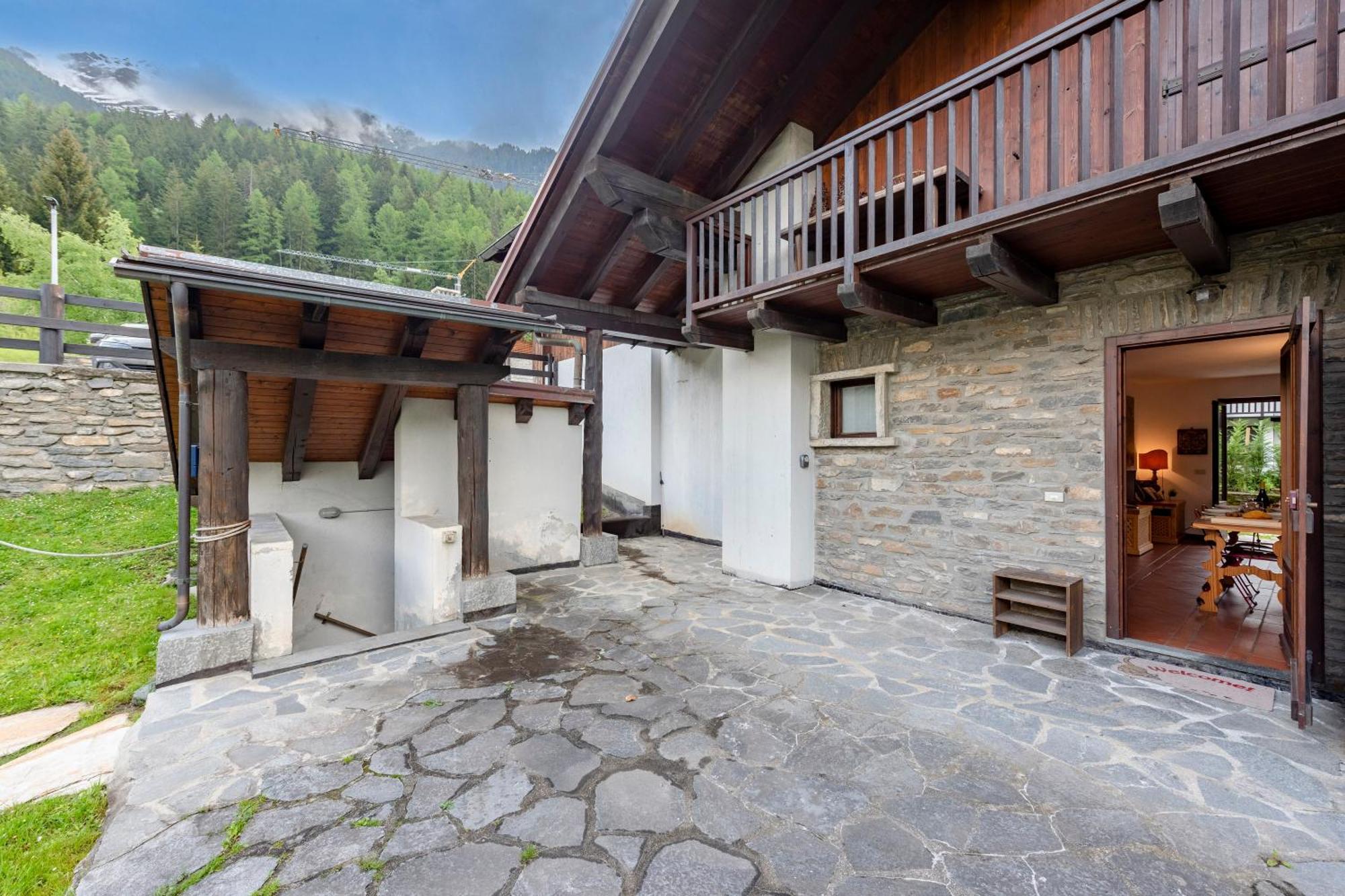 Apartment Flat With Garden In - Happy *